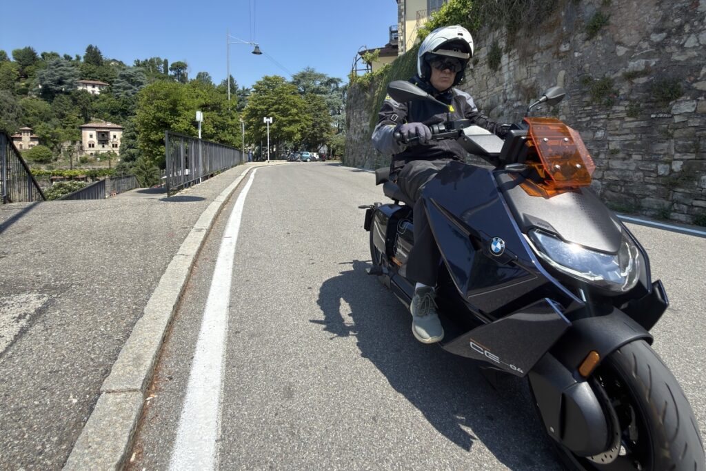 ON THE ROAD CON IL BMW CE04