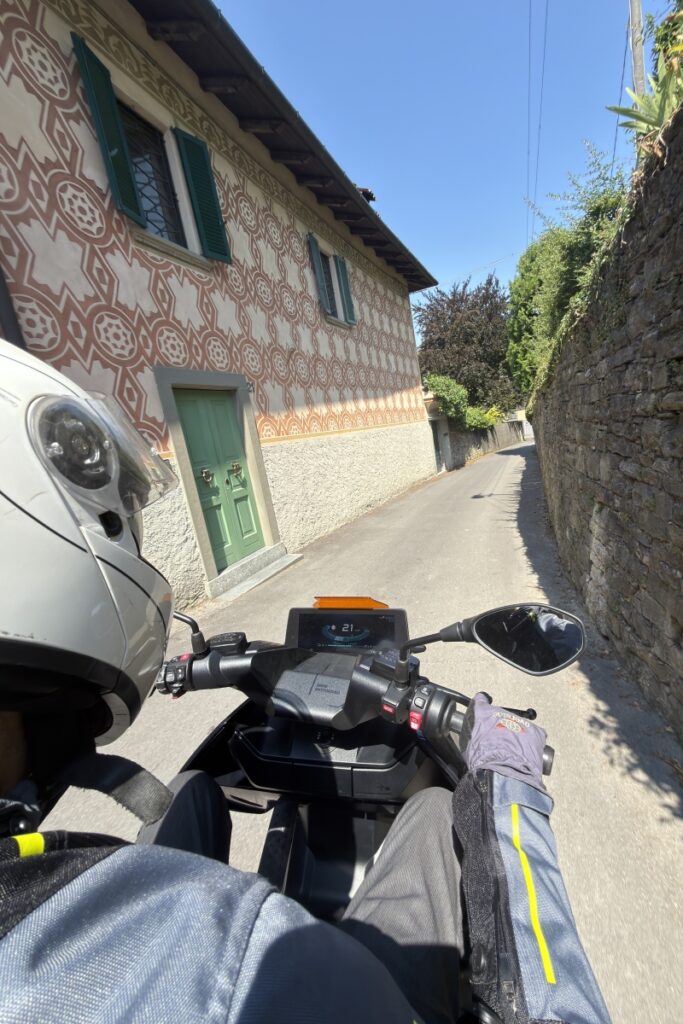 ON THE ROAD CON IL BMW CE04