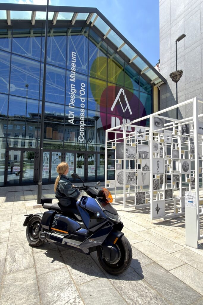 AL ADI DESIGN MUSEUM CON IL BMW CE04