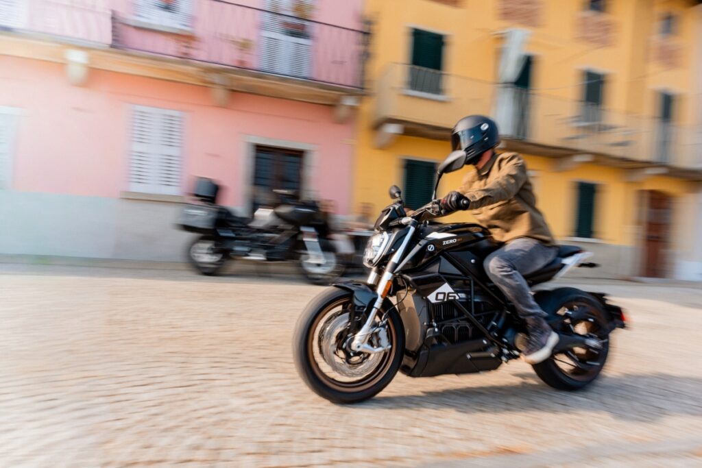 zero_motorcycles_fast_charging