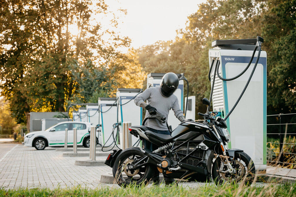 zero_motorcycles_fast_charging